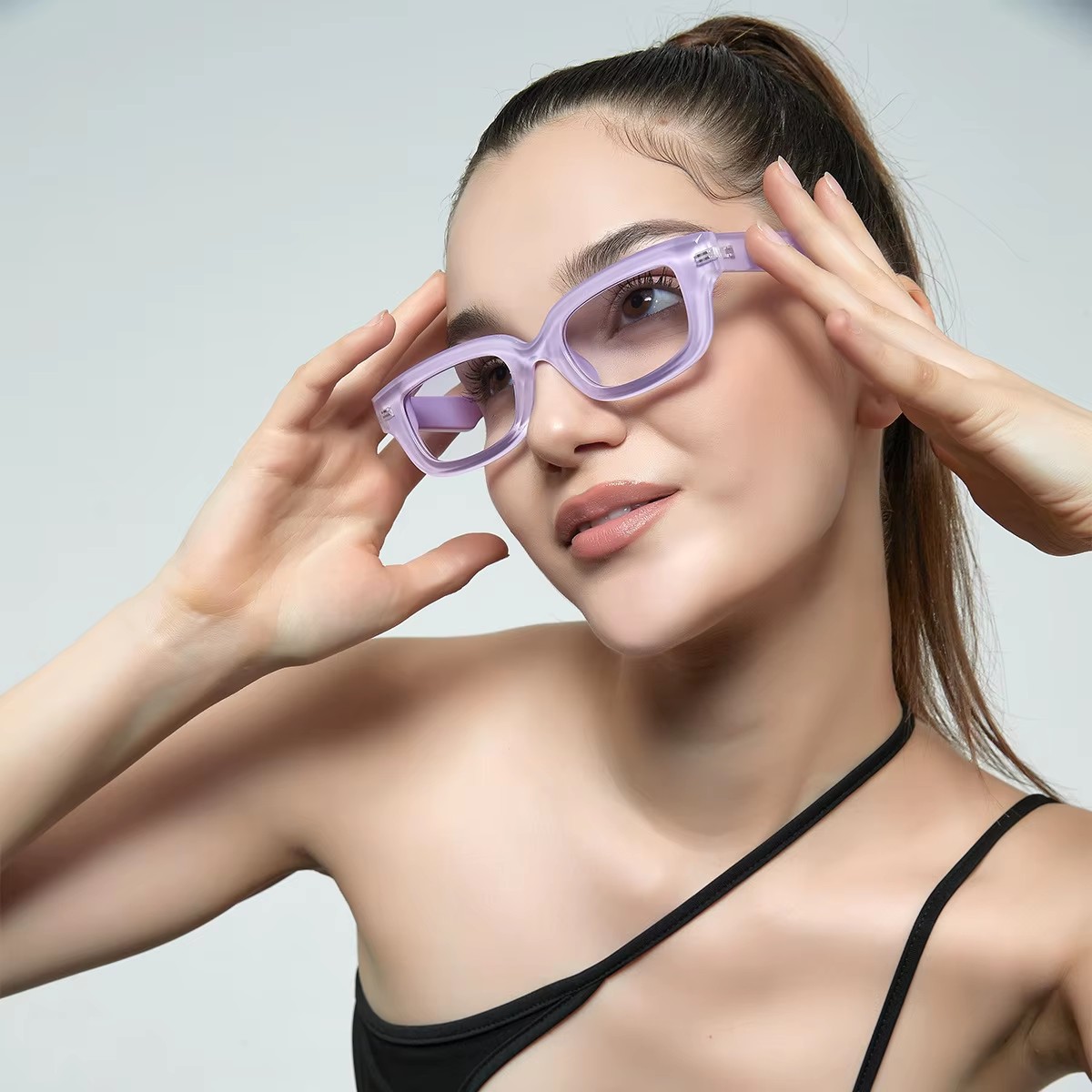 2023 Luxury Classic Sunglasses Little Women New High Quality Blue Glass Small Frame Square Thick Rim Light Simple Shades Swim