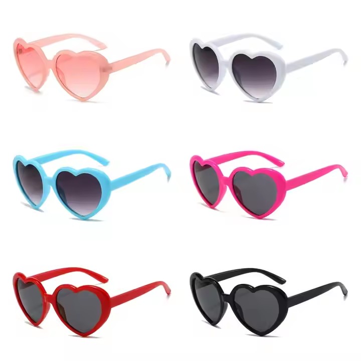 2023 Trend Luxury Sunglasses Love Hearts Peach Shaped Shades For Girls Yellow Resin Frame Packaging Brand Logo Wholesale Fashion