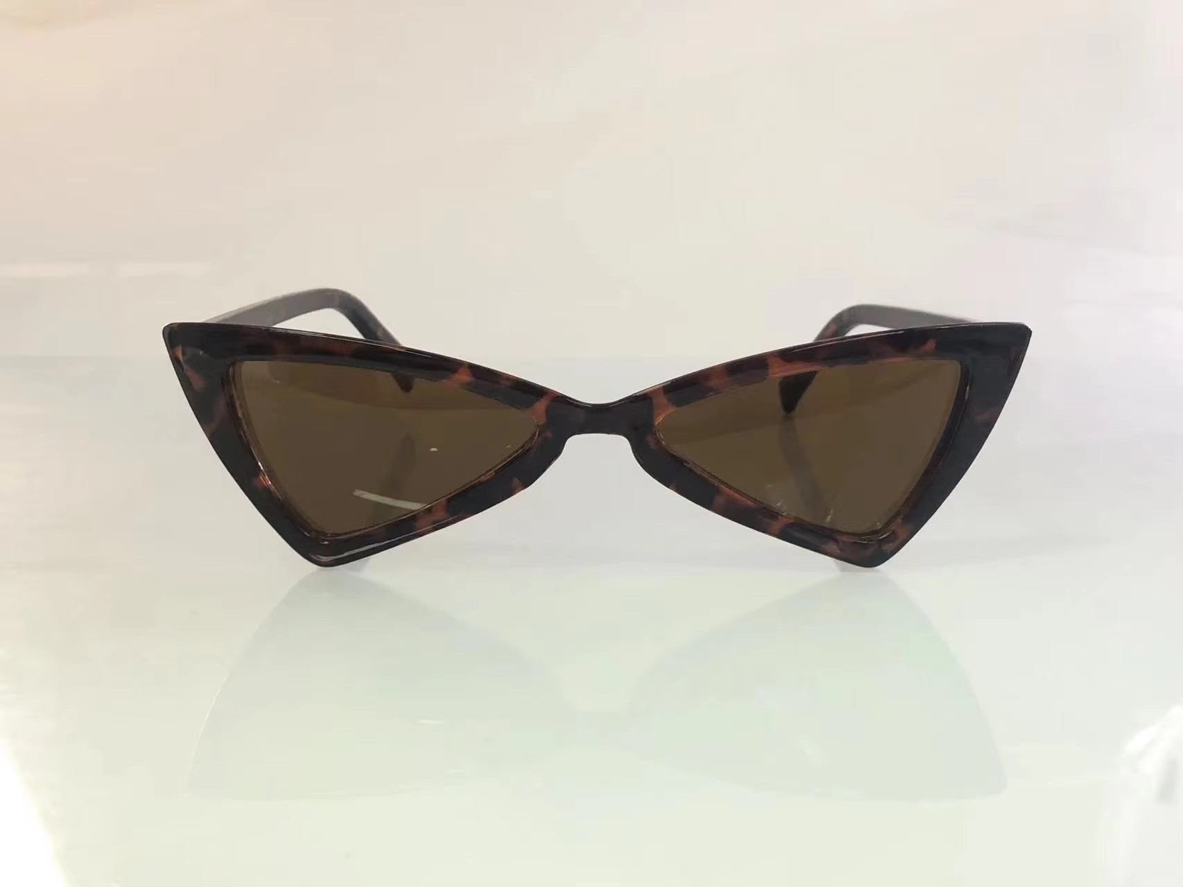 Fashion Cat-eye Sunglasses Spot Wholesale