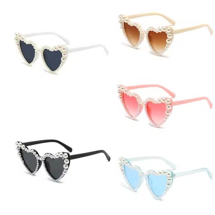 Fashionable Heart-shaped Ladies Reading Glasses With New Love Pearl Ball Decoration Hot In Europe And America