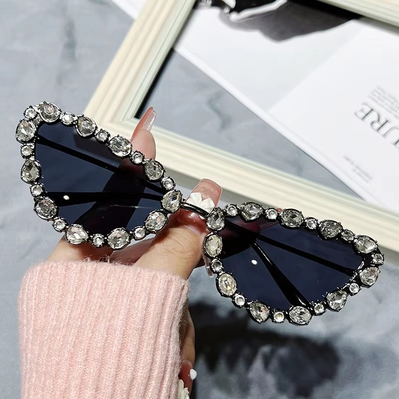 Hot Eyewear Fashion 2024 Luxury Diamond Bling Cat Eye Metal Sunglasses