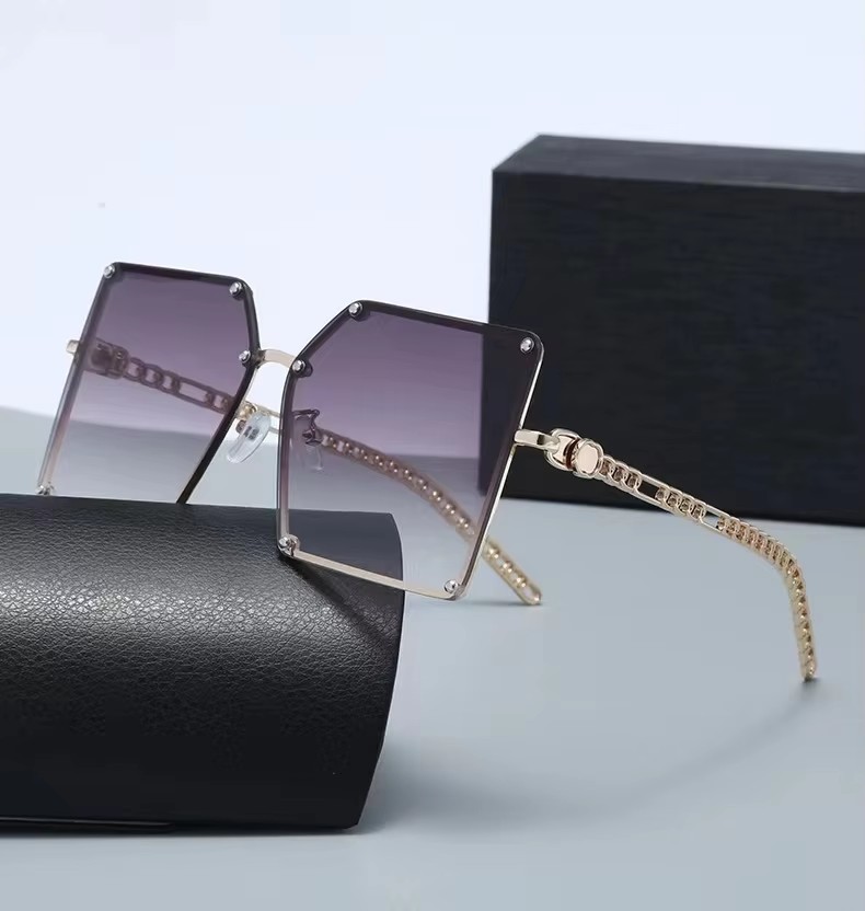 Women's fashion sunglasses with metal chain and large frame