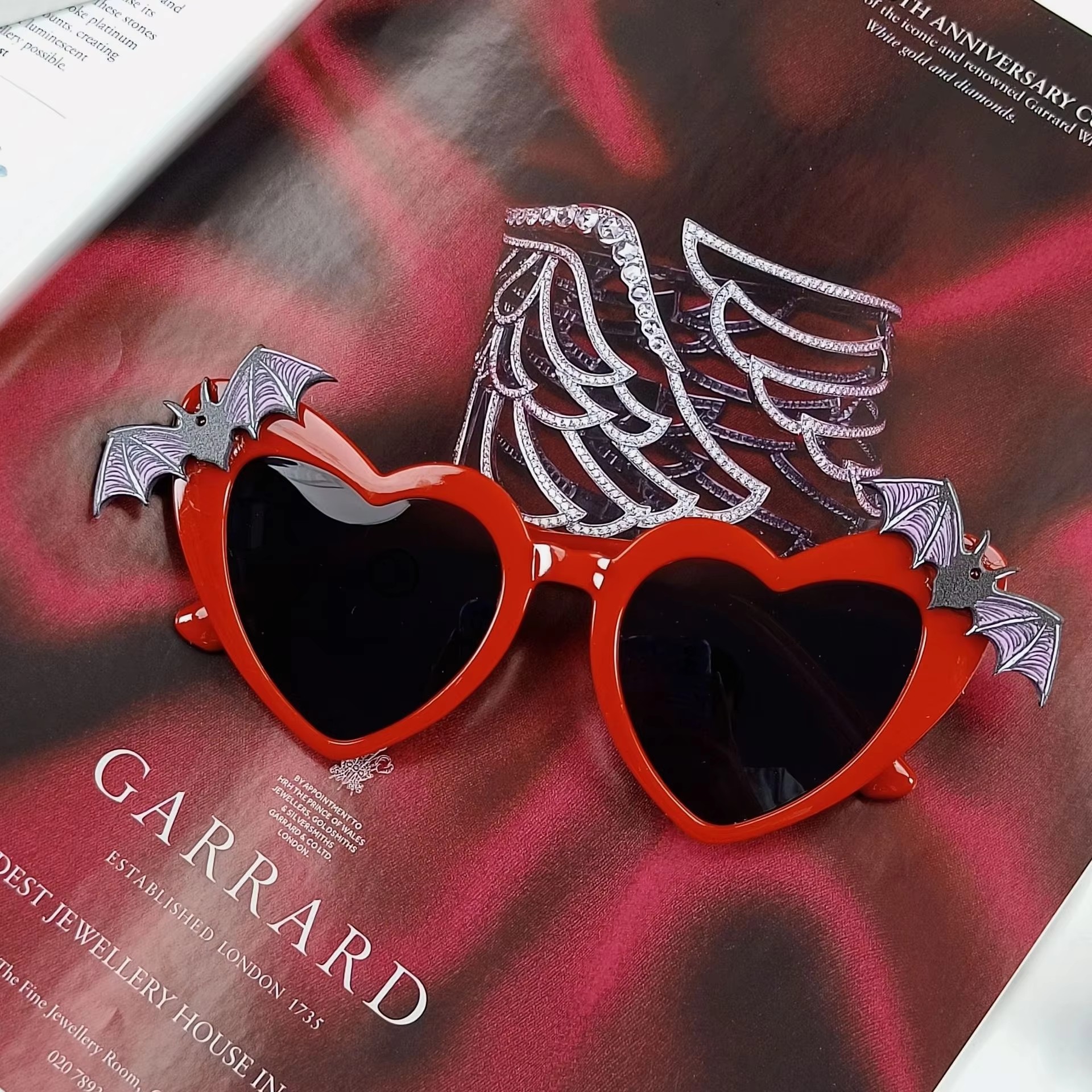 Uv Protective Trend Sunglasses Unisex Square Heart Bat Glasses With Custom Logo Black Or Red Frame Fashion Party Shades