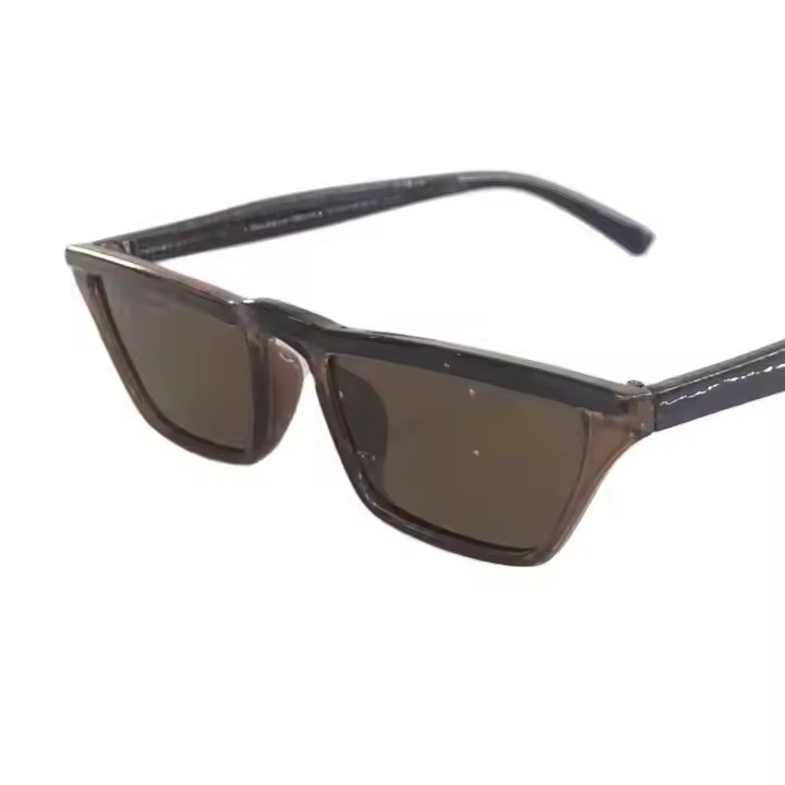 Large Quantities Of Stylish High-end Sunglasses In Stock