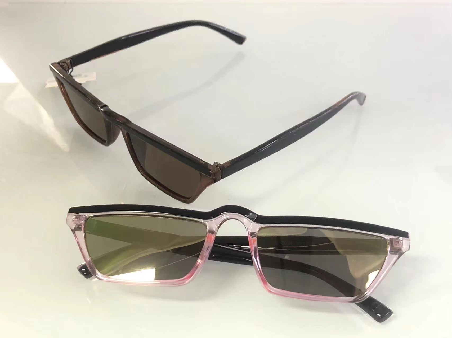 Large Quantities Of Stylish High-end Sunglasses In Stock