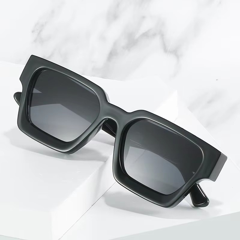 New Wholesale Luxury Designer Plastic Frame Sunglasses Uv400 Thick Full Frame Candy Color Men Women Sunglasses